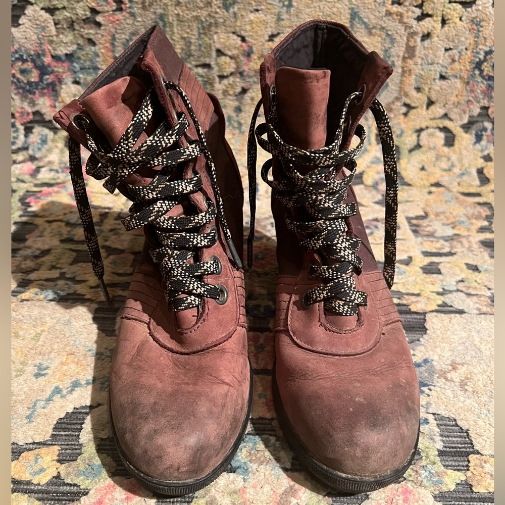 Sorel Lexie Maroon Wedge boots